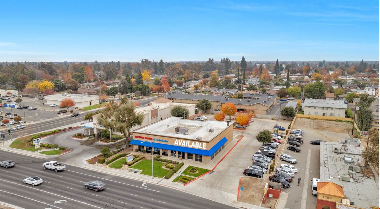 ±2,108 SF of Retail Space Off Mooney Blvd in Visalia, CA