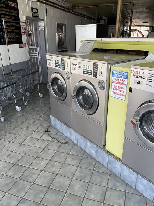 Washbrite Laundromat - 901 San Pedro Dr SE