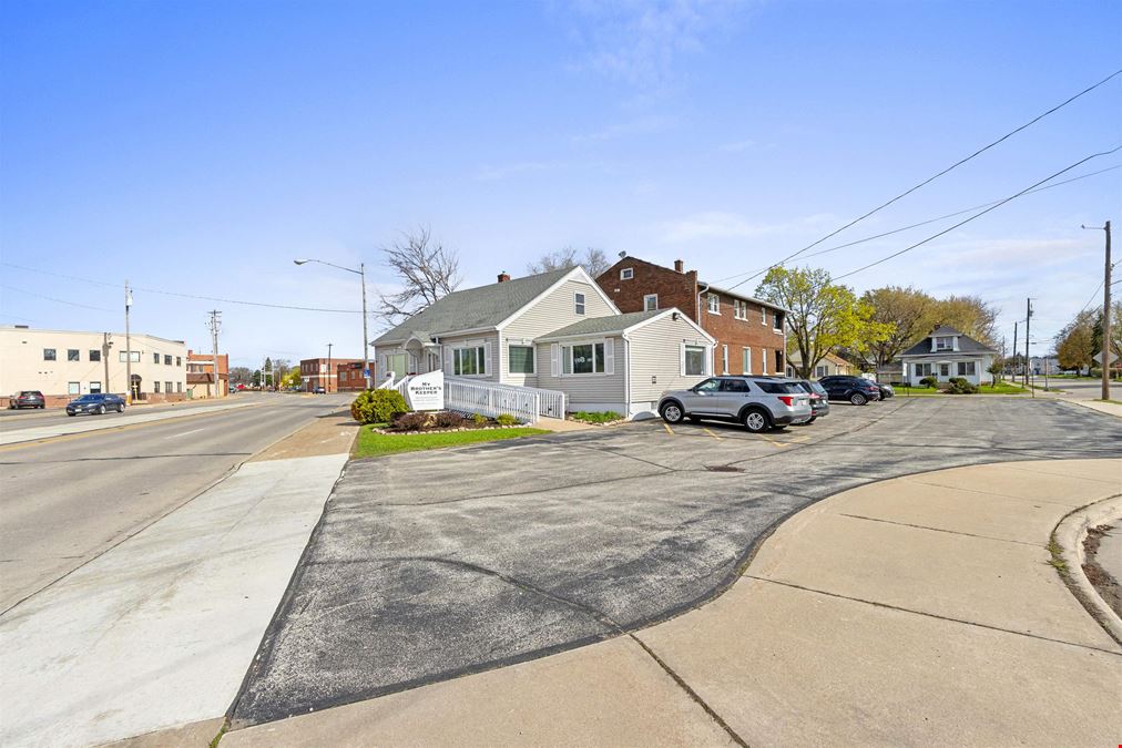 1463 Main St