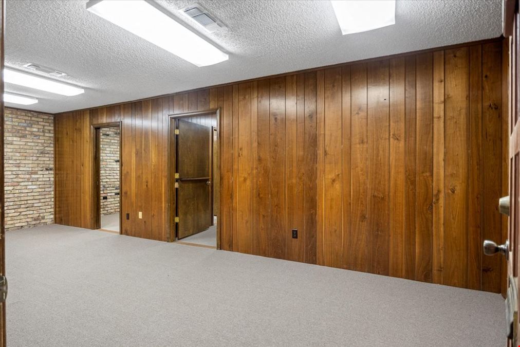 325 W Sabine St