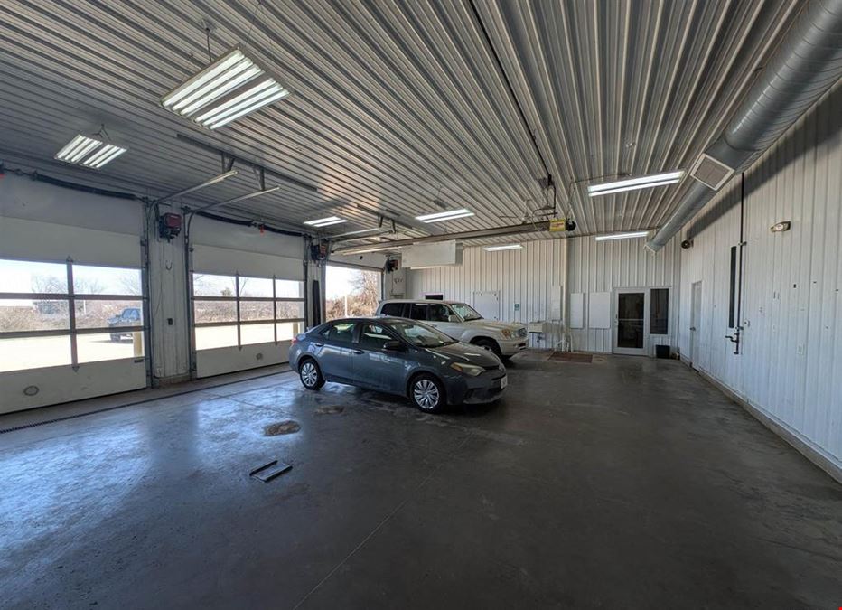 1613 W Pioneer Pkwy