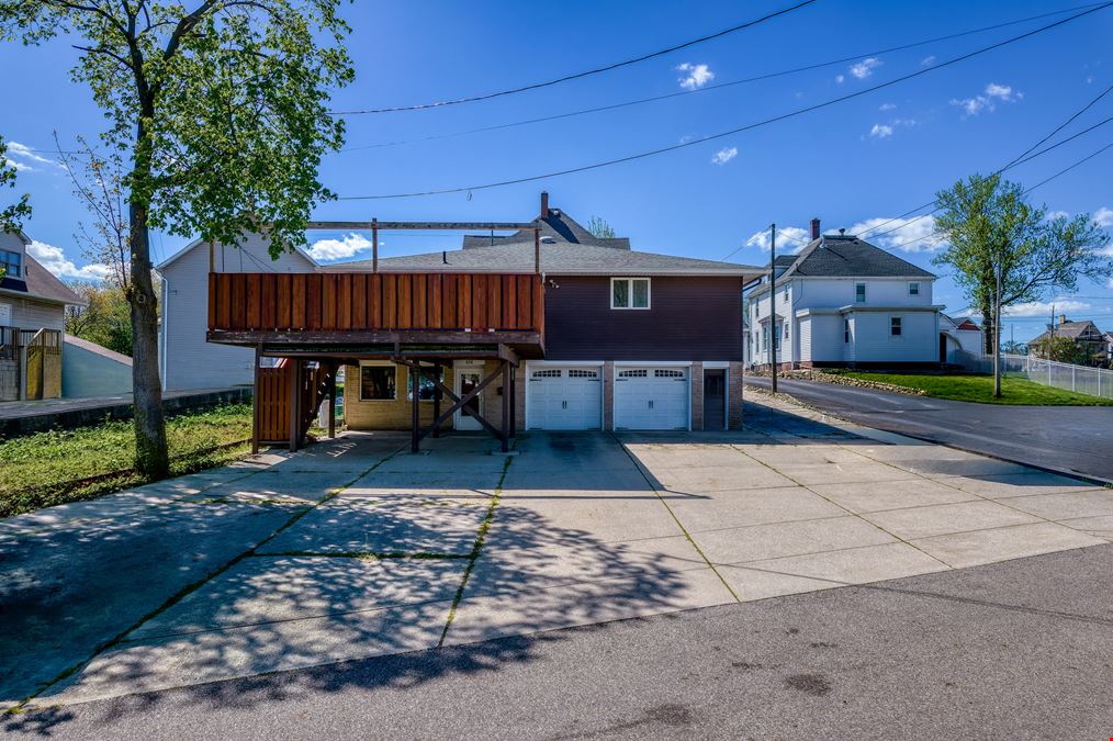 832 S Main St