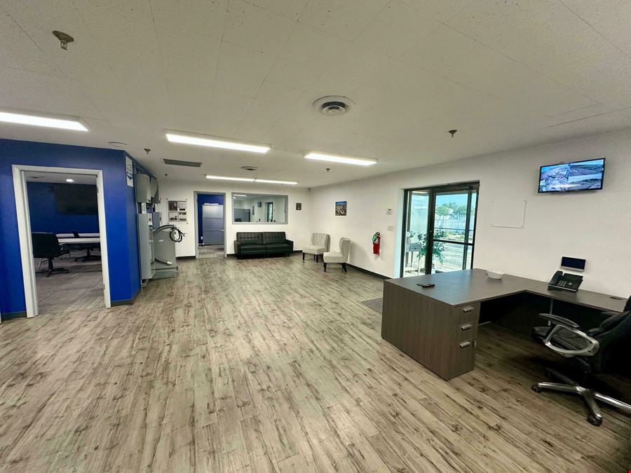 1010 NE 3rd: Dock High Warehouse With Office