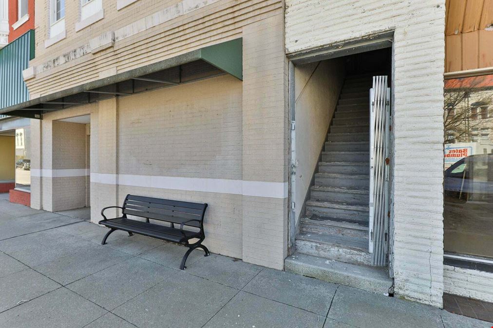 OFFICE FOR SALE ON THE DOWNTOWN SQUARE IN NEVADA MO