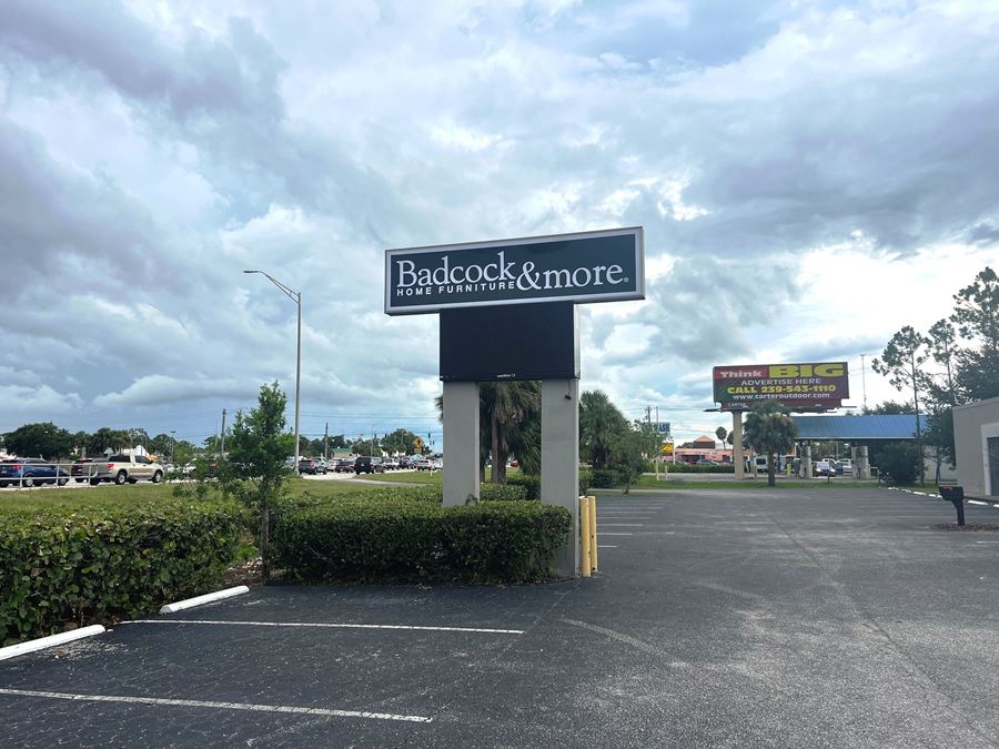 15,192 SF Single-Tenant Retail / Medical / Flex Building For Lease!