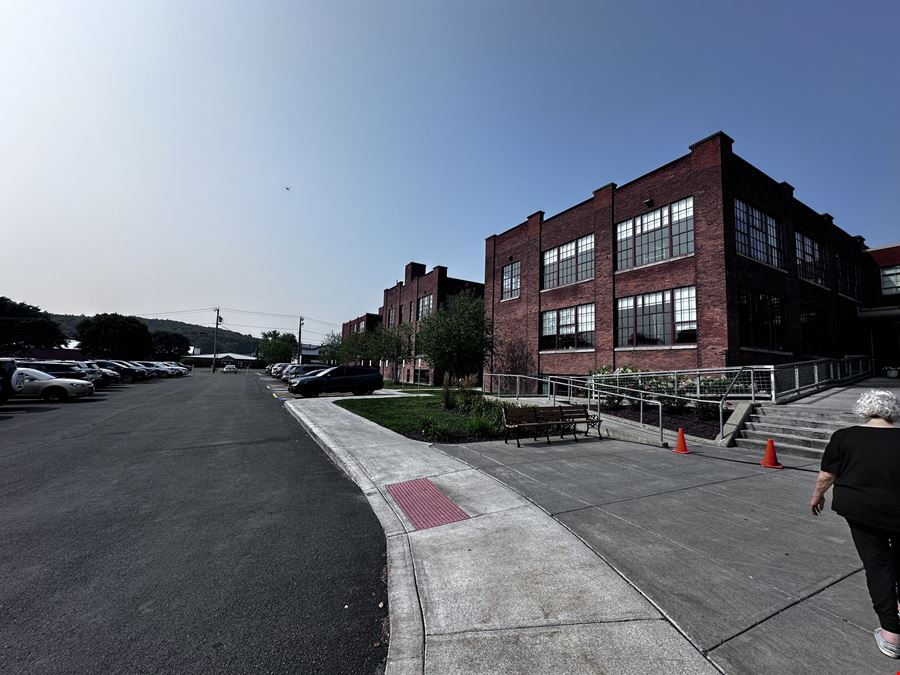 Crescent Commons