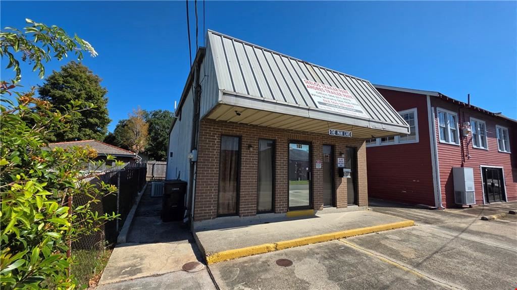 2200 Paris Rd