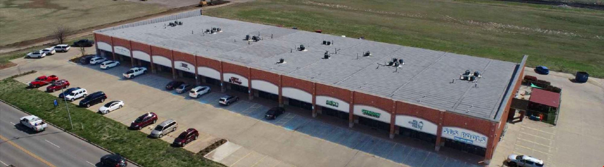 Moore - Broadway Retail Center