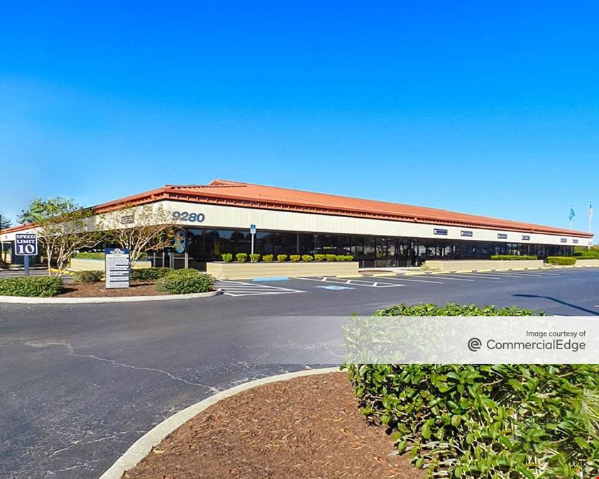 Park at Bay Plaza