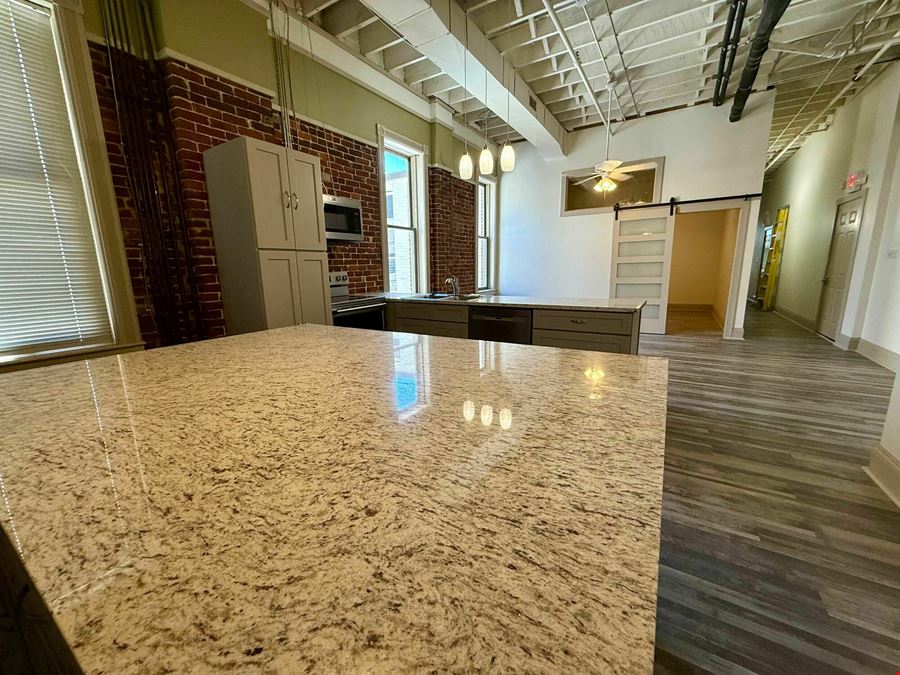 2,000 SF Retail/Executive Office on Park Central West Downtown Springfield