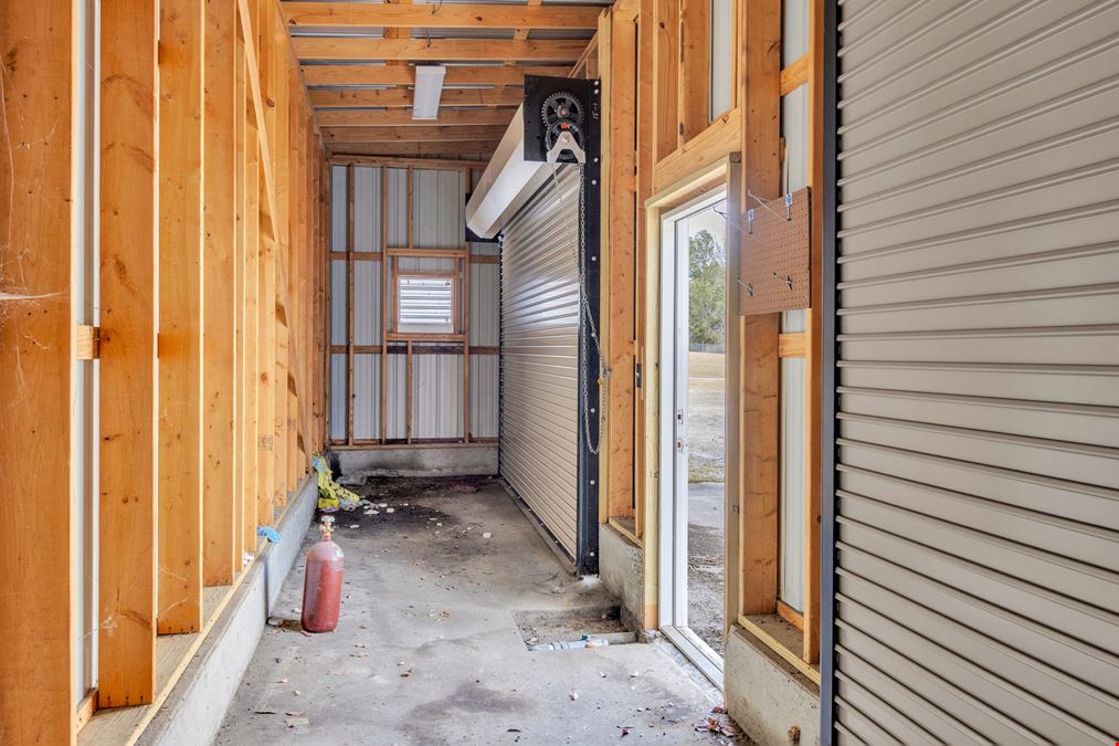 71,913 SF Industrial For Lease | 29' Clear Heights | 4 Docks