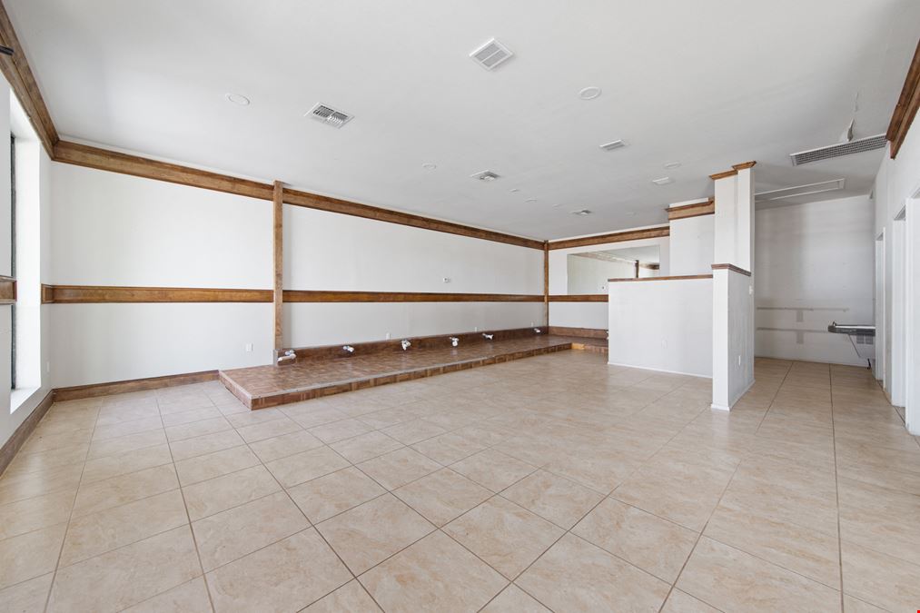 2489 W Business 77