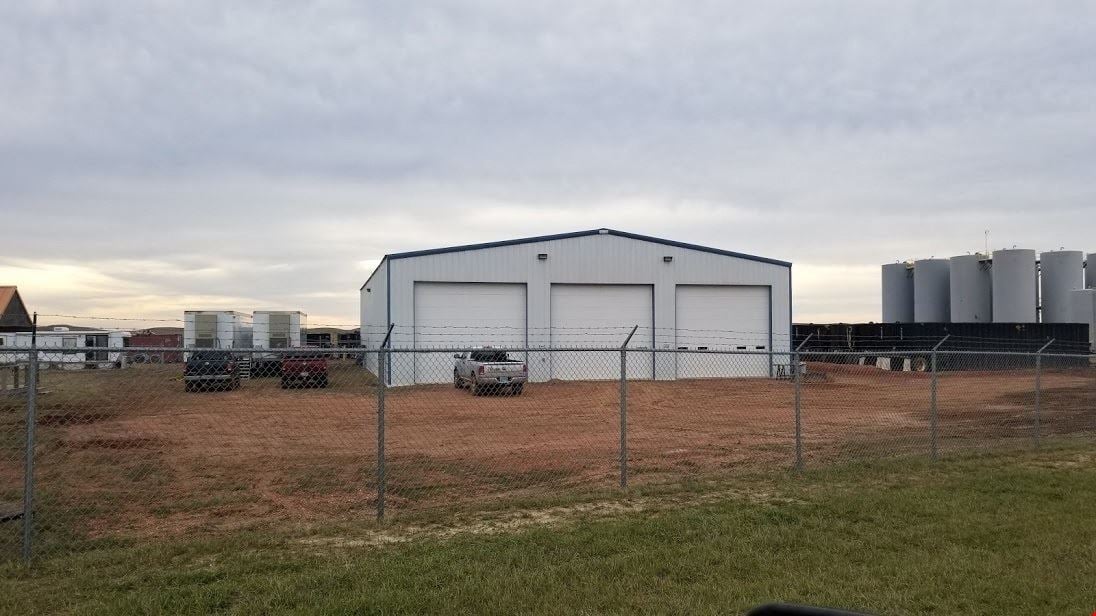 7,700 SQ FT Shop on 4+ Fenced & Improved Acres In Killdeer, ND