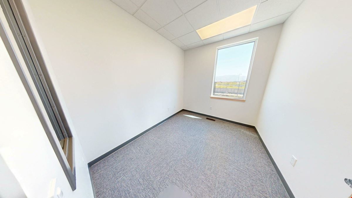 104B Wandering Way