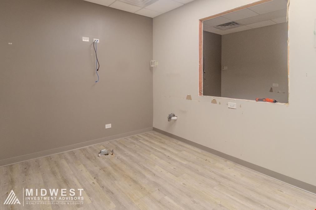 5230 S. Blackstone Ave - | 2,120 SF