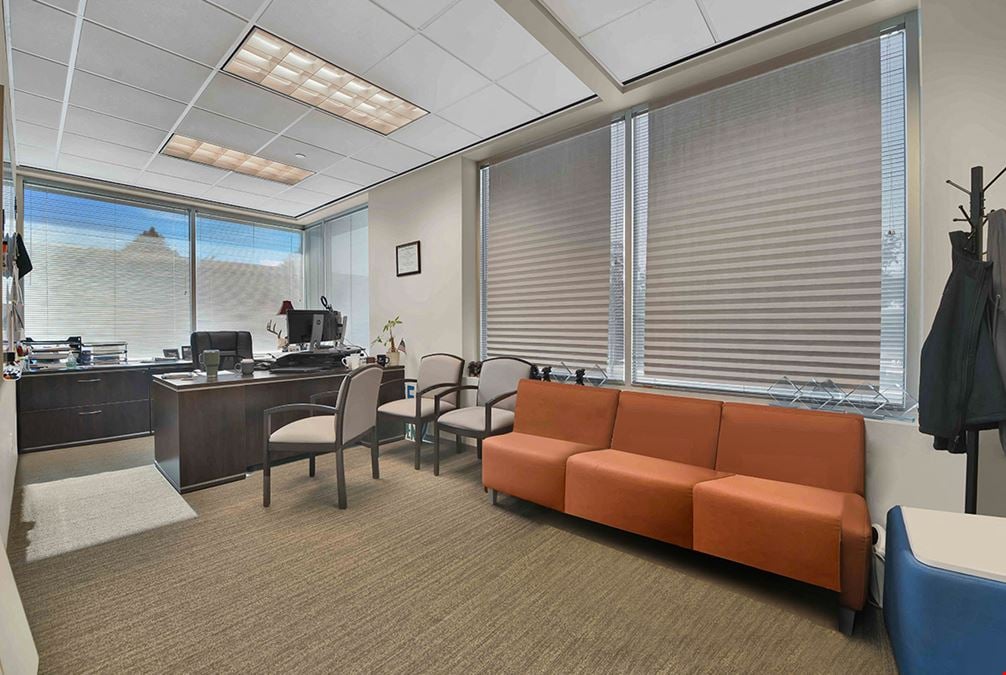 681 Greens Parkway (R2054)