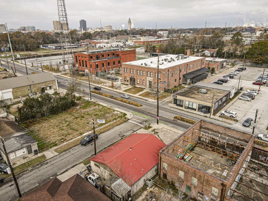 Freestanding Mid-City Retail / Office next to Electric Depot