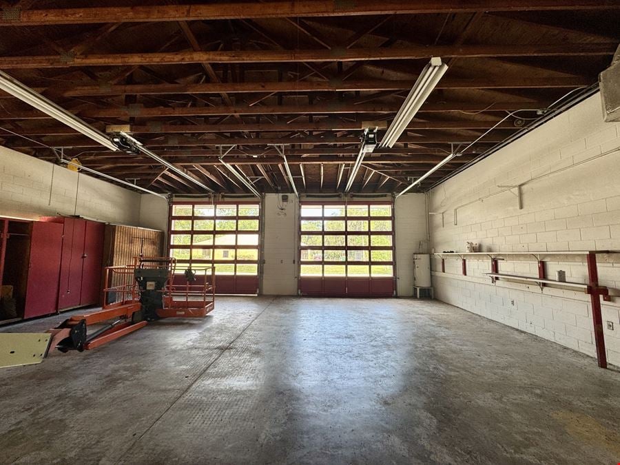 Flex Building With Four Motorized Roll-Up Doors – Micanopy
