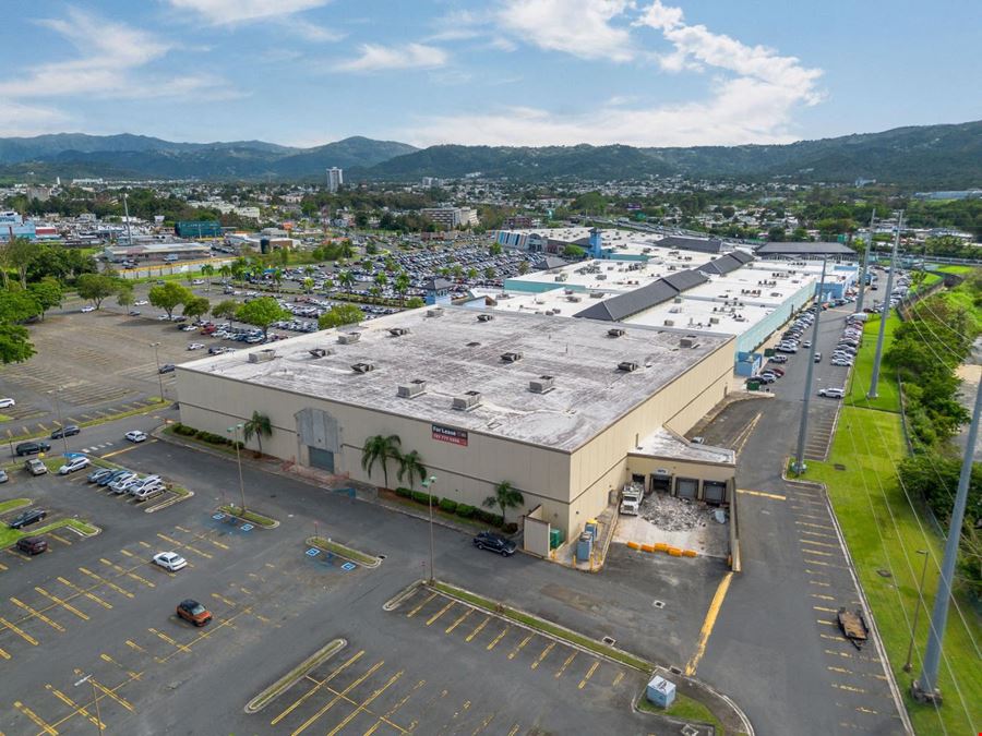 Retail Mixed Use in Shop at Caguas