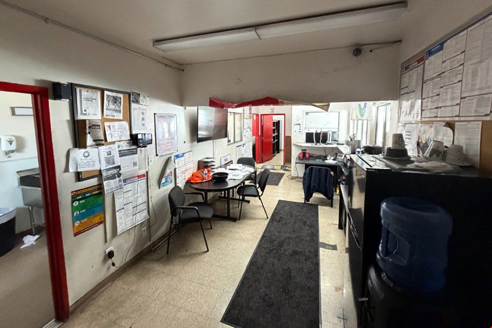 2575 S. Sunland Avenue