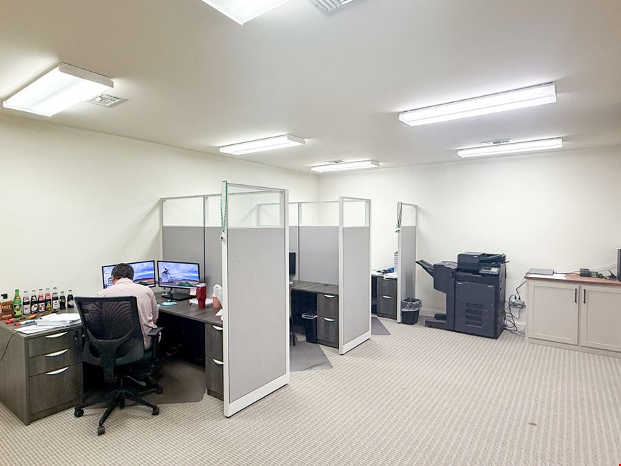Turnkey Office with 16 Private Offices on Jefferson Hwy