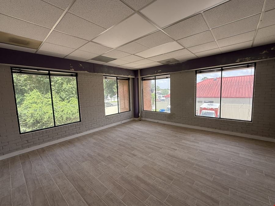 17150 Butte Creek Rd, Houston, TX 77090- 18,847 SF BLDG, 47,916 SF LOT