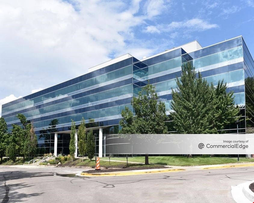12 Corporate Woods