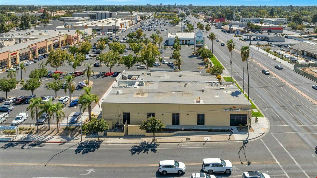 ±2,282 - ±10,683 Shopping Center Spaces in Fresno