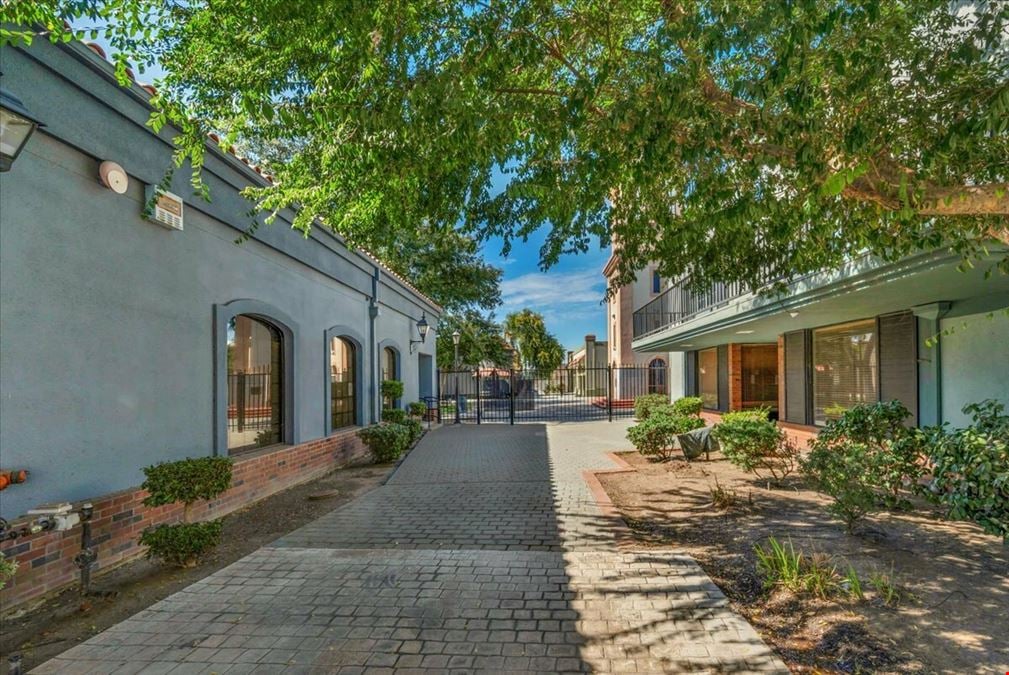 ±1,596 SF Retail Space in Central Tulare, CA