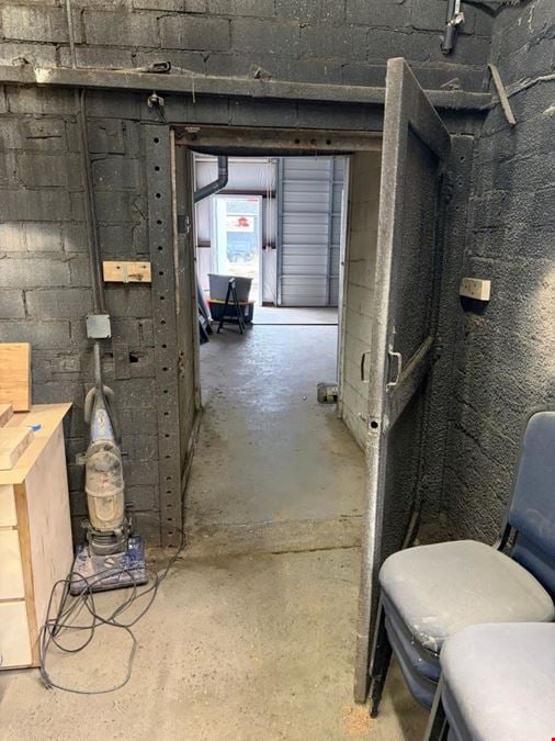 1207 S Lewis - Gadget Co Warehouse - Industrial