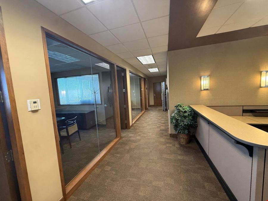 100 E Kimberly Rd, Lease