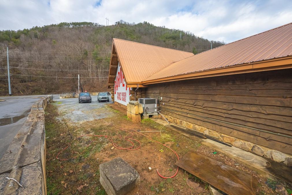 Barnett's Guns & Indoor Range