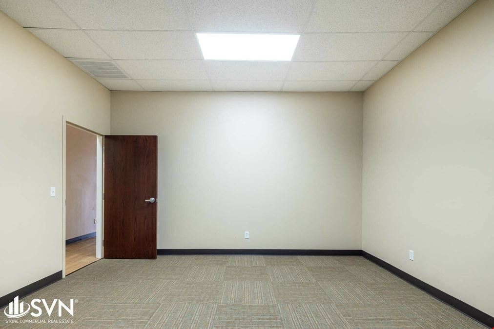 Two 1,500 SF Suites in High Traffic Retail Strip FOR LEASE