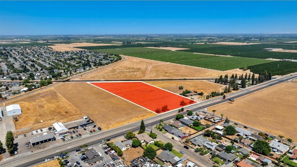 ±5.78 Acres of Commercial Development Land In Sanger, CA