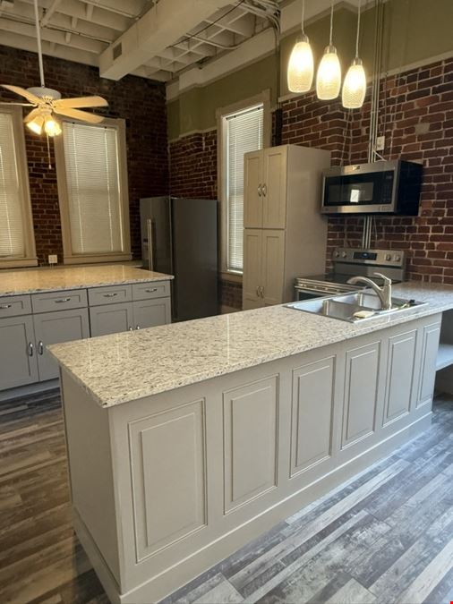 6743' historic downtown building w/street retail and upstairs living