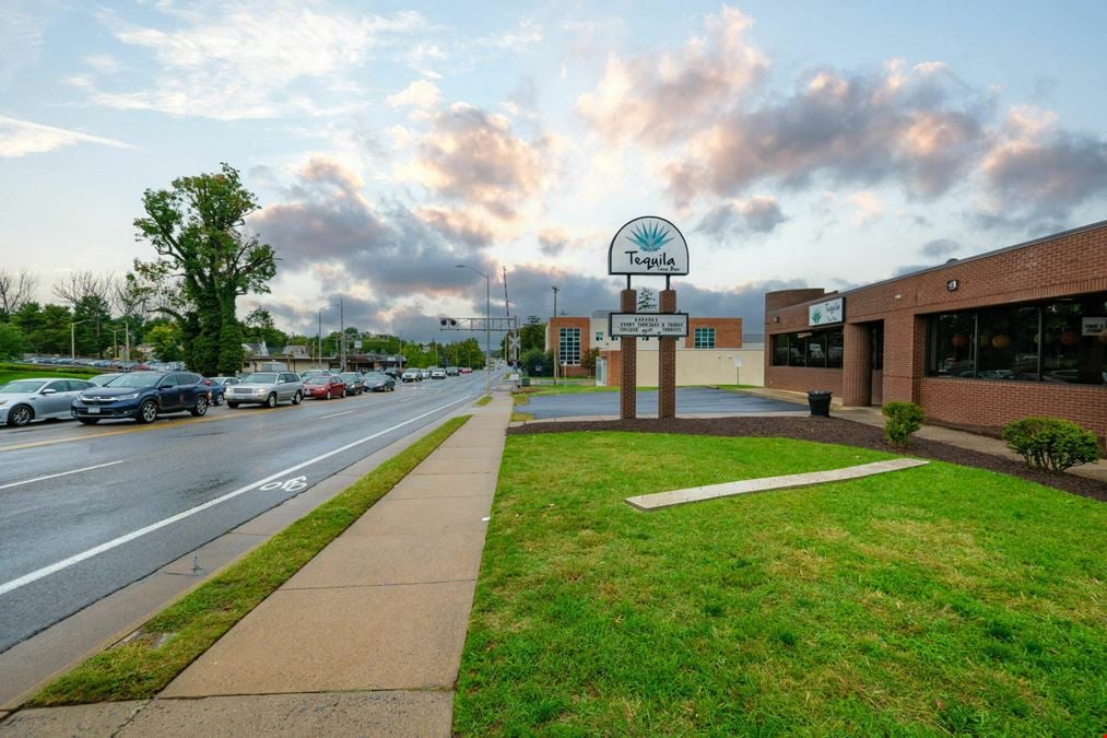 HIGHLY VISIBLE RESTAURANT BUILDING NEAR JMU