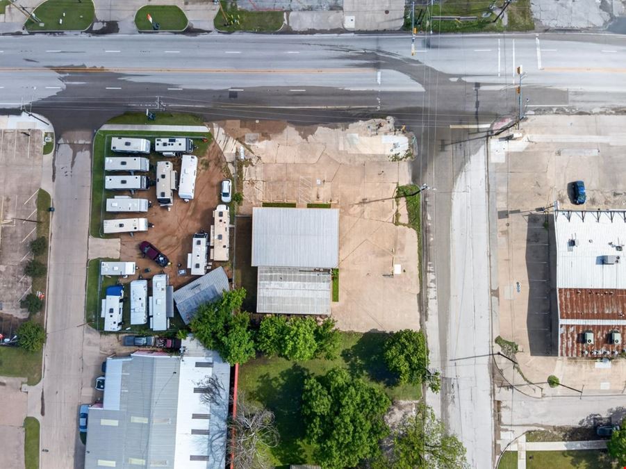 815 E Moore Ave