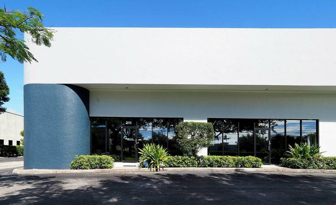 Polo Commerce Center