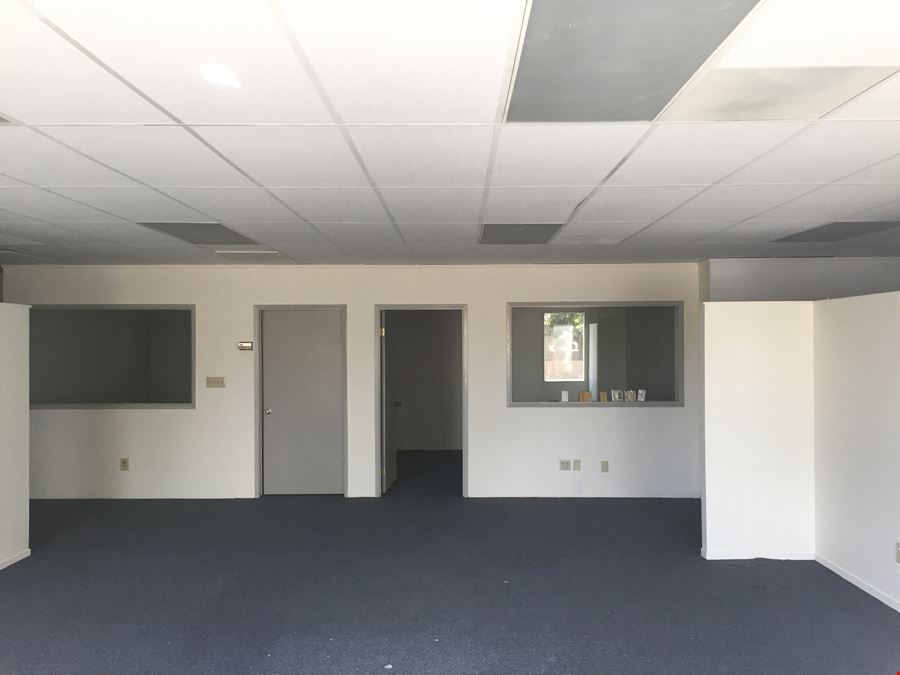 Retail/Office Storefront Building Off Mooney Blvd