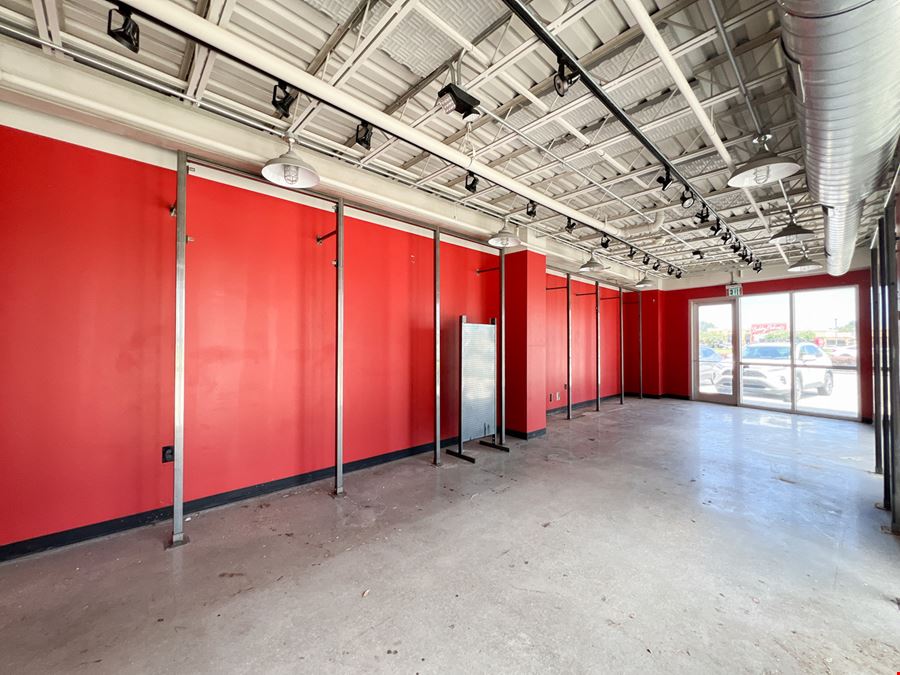 Street-level Retail Suite Fronting Popular Veterans Blvd