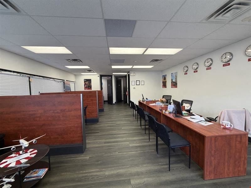 Newton Park Centre - 13753 72  Avenue, Surrey