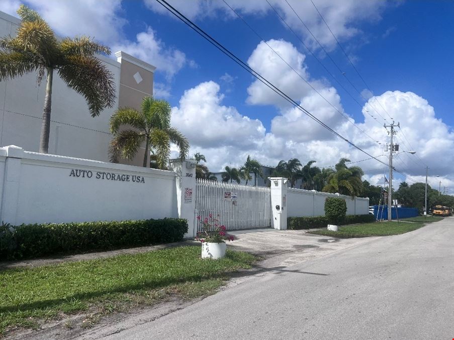 5,543 SF Office Warehouse Building with Yard