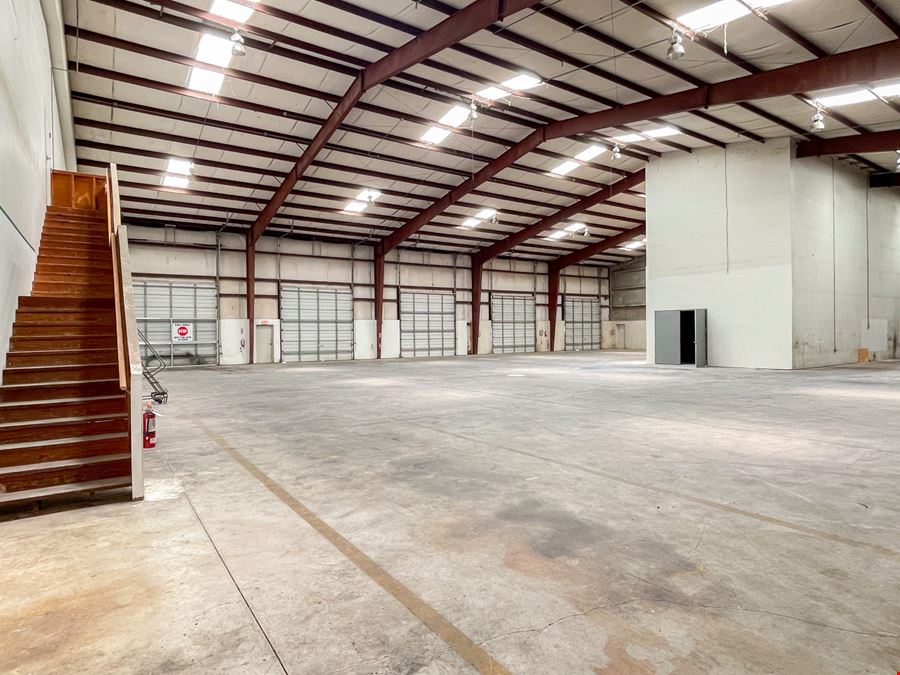 S Choctaw Dr Office Warehouse with Functionality and Access