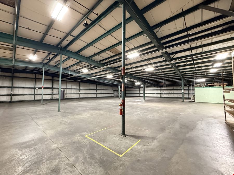 Stand Alone Warehouse Near Polk Parkway