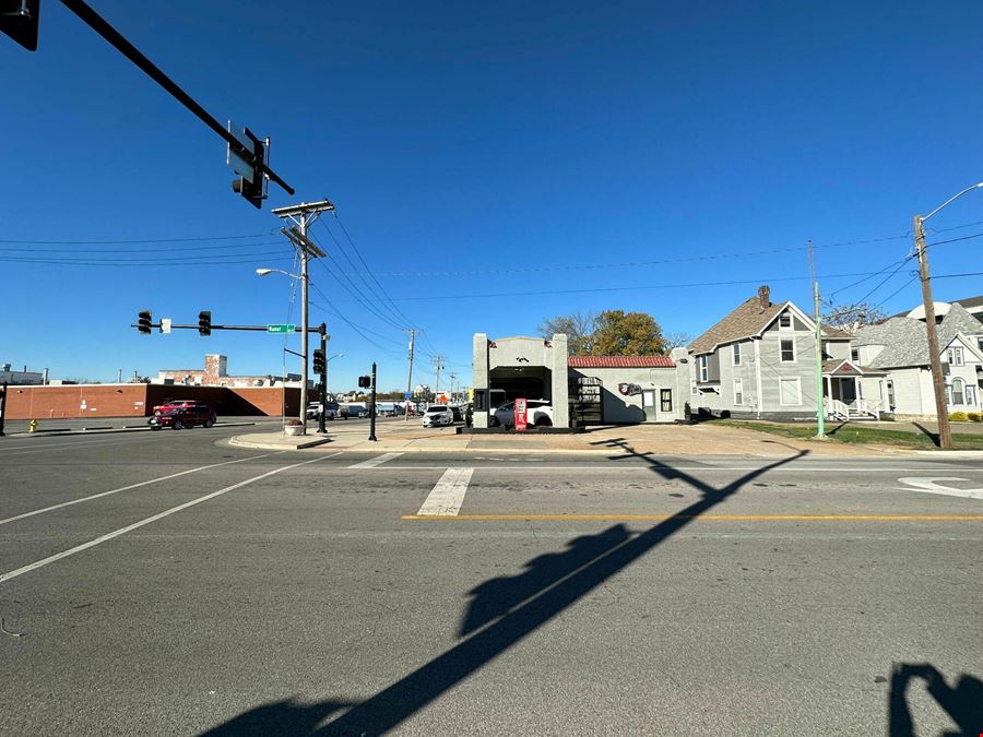 1,096 SF Retail Building For Sale GAP A on Grant & Walnut