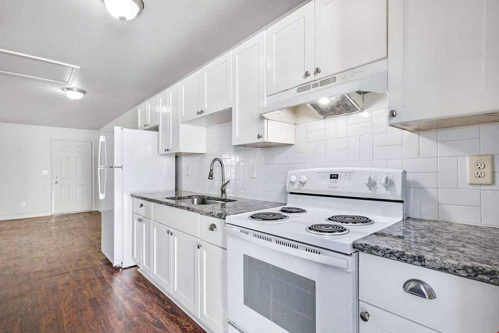 Recently Renovated Azul Door Apartment Complex | 8 Buildings