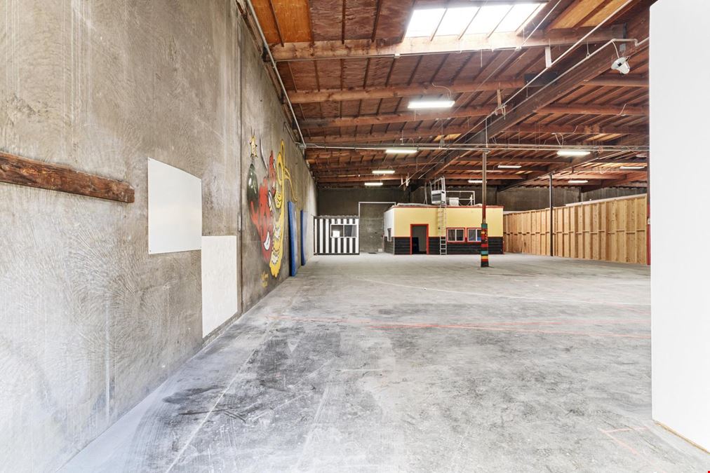 "Unlock Your Storage Solutions in Gardena: Prime Warehouse Space Available Now!"