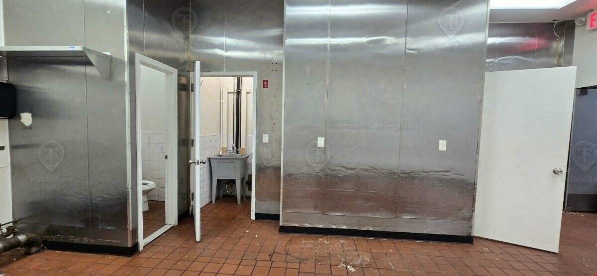 1,200 SF | 21 Flatbush Ave | Built out Restaurant for Lease