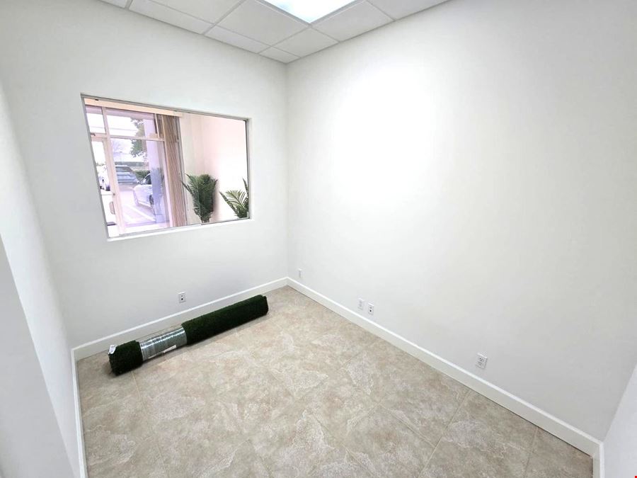 Office / Warehouse 2,021 +/- SQFT