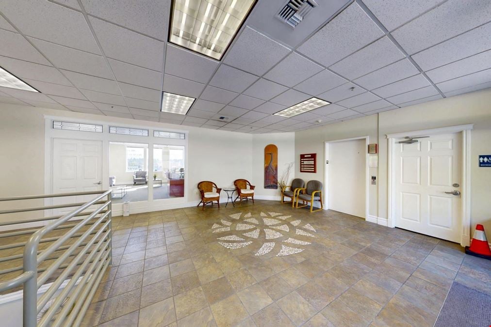 324 W Bay Dr NW